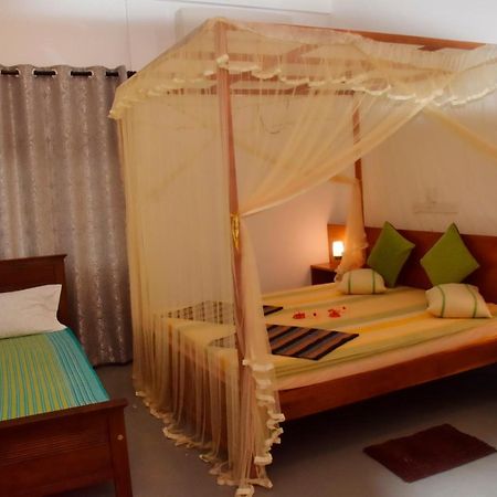 Mira Whales Resort Mirissa Exterior foto
