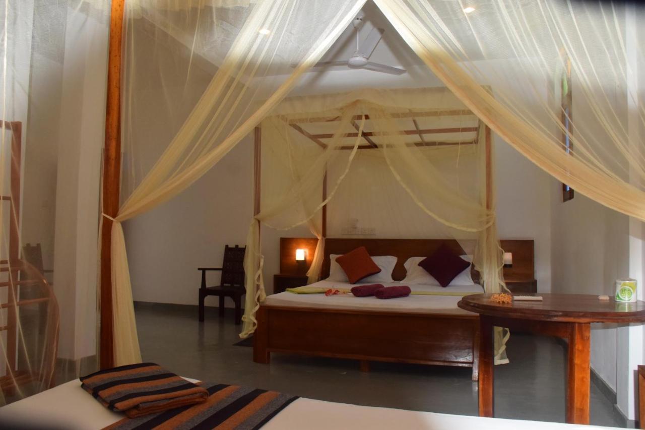 Mira Whales Resort Mirissa Exterior foto