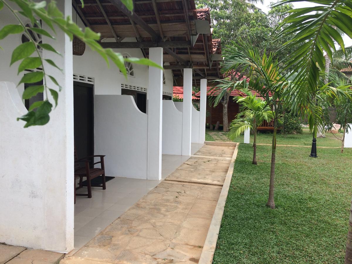 Mira Whales Resort Mirissa Exterior foto
