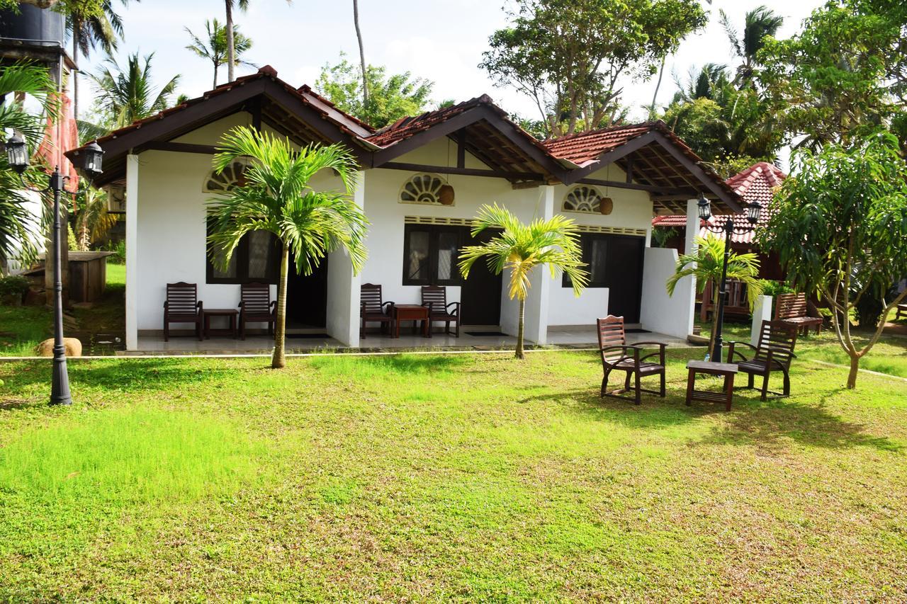Mira Whales Resort Mirissa Exterior foto