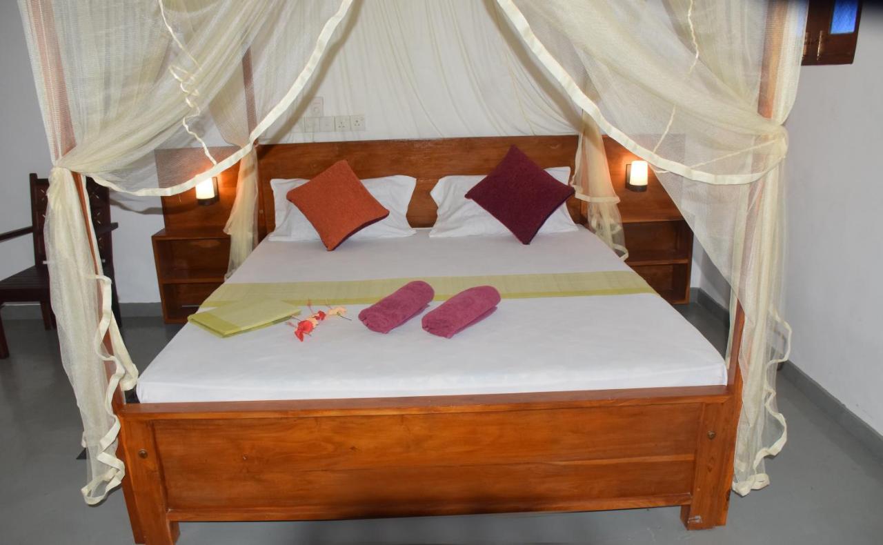 Mira Whales Resort Mirissa Exterior foto
